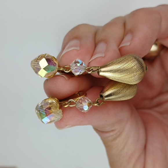 Vintage Style Gold Tone Crystal Like Glamorous Clip-on Earrings - Picture 10 of 10